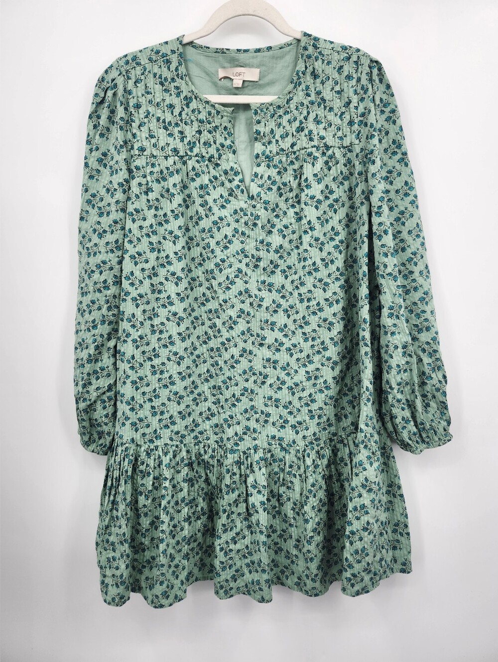 LOFT Size M Green Floral Pleated Flounce Mini Dress